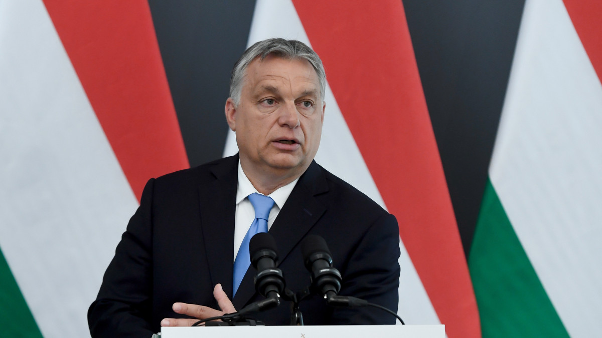 Orbán Viktor miniszterelnök a Milorad Dodikkal, a bosznia-hercegovinai háromtagú kollektív államelnökség soros, szerb elnökével közösen tett sajtónyilatkozat közben Budapesten, a Karmelita kolostorban 2019. június 18-án.