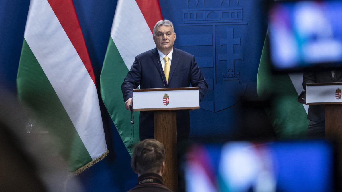 Orbán Viktor miniszterelnök évindító nemzetközi sajtótájékoztatóján a Karmelita kolostorban 2020. január 9-én.