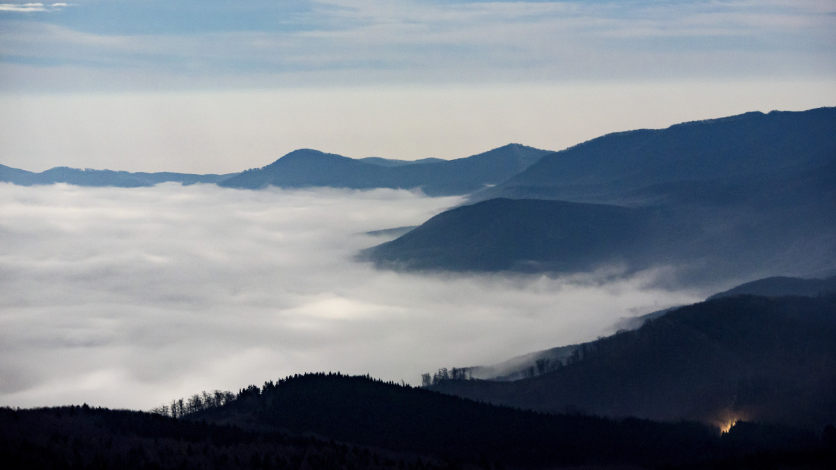 Talaj menti köd látszik Galyatetőről fotózva 2020. január 10-én.