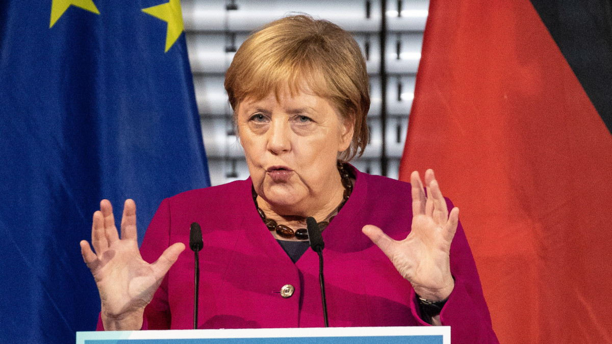 Angela Merkel német kancellár beszédet mond az Európa helyzetéről tartott évenkénti berlini rendezvényen 2019. november 8-án.