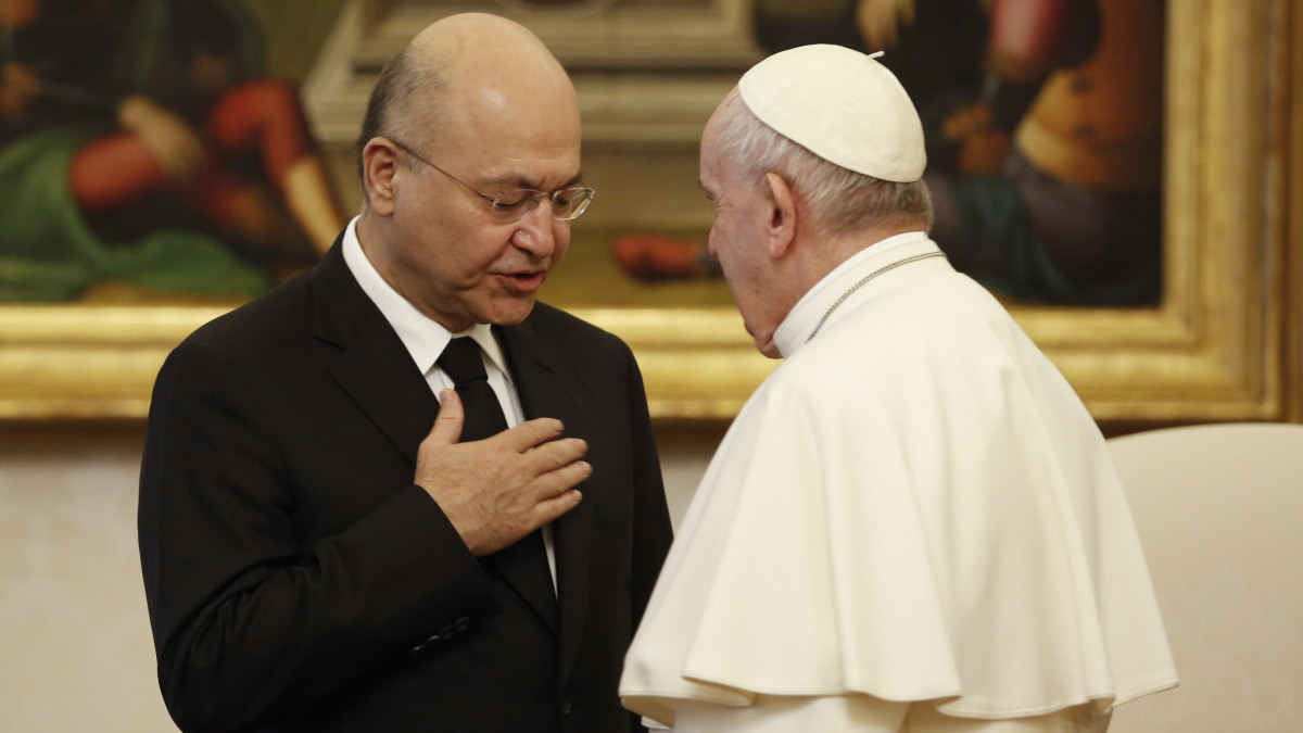 Ferenc pápa magánkihallgatáson fogadja Barhám Száleh iraki elnököt a Vatikánban 2020. január 25-én.
