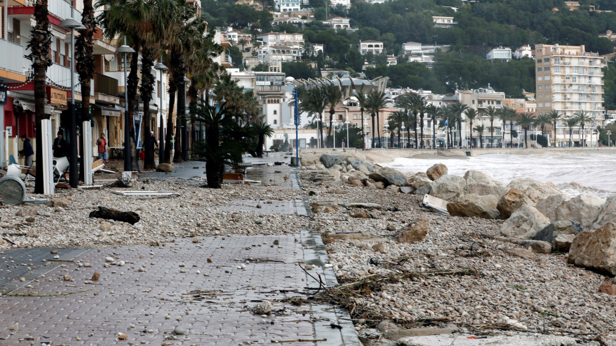 A Gloria szélvihar által okozott károk a délkelet-spanyolországi Alicante tartományban fekvő Javea faluban 2020. január 20-án.