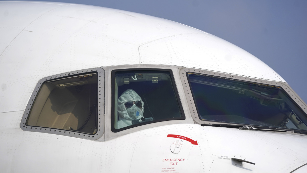Drasztikus döntést hozott a Lufthansa a vírus miatt