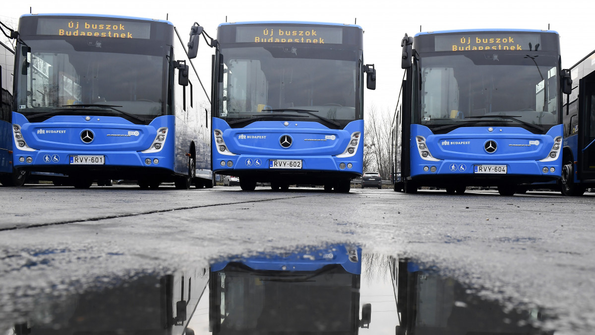 A BKV Zrt. új Mercedes-Benz Conecto Next Generation típusú buszai a járművek forgalomba állítása alkalmából tartott rendezvényen a társaság dél-pesti telephelyén 2020. január 20-án.