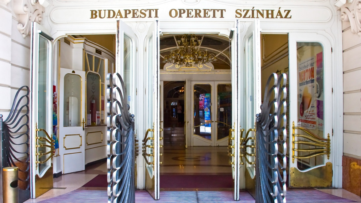 A Budapesti Operettszínház bejárata a Nagymező utca 17-ben. MTVA/Bizományosi: Faludi Imre  *************************** Kedves Felhasználó!