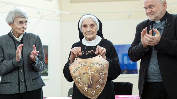 Görög katolikus szerzetesnővéré a Hit pajzsa díj