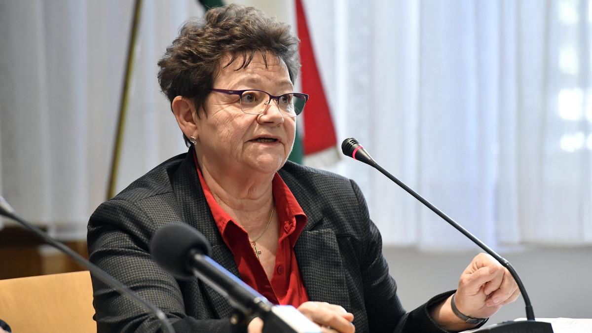 Müller Cecília országos tisztifőorvos a koronavírus-fertőzés elleni védekezésért felelős operatív törzs ülése után a Belügyminisztériumban 2020. február 24-én.