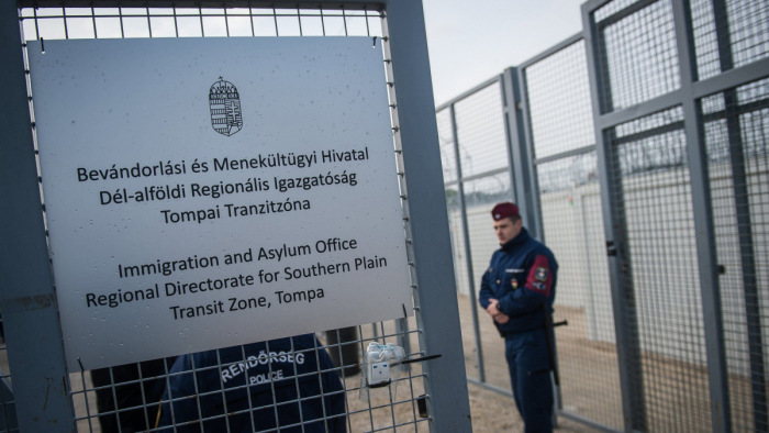 Brüsszel asztalán a magyar tranzitzóna ideiglenes lezárása