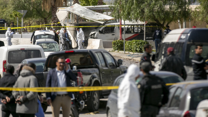 Öngyilkos merényletet követtek el az Egyesült Államok nagykövetségénél Tunéziában