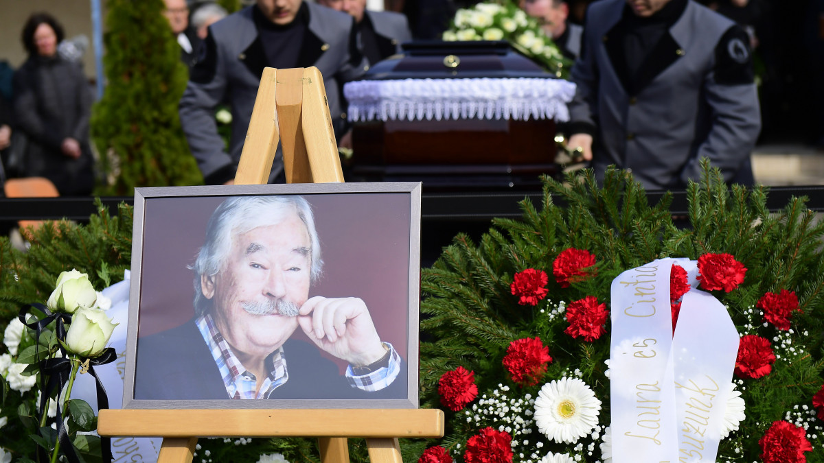 Az életének 84. évében elhunyt Csukás István író, a nemzet művészének temetése a Farkasréti Temetőben 2020. március 7-én.