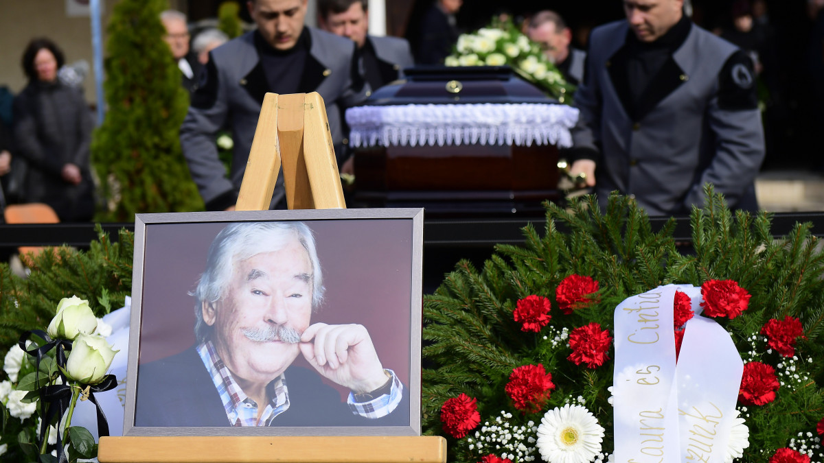 Az életének 84. évében elhunyt Csukás István író, a nemzet művészének temetése a Farkasréti Temetőben 2020. március 7-én.