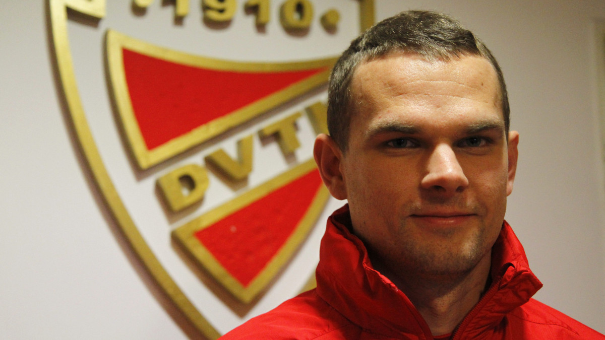 Koman Vladimir a Diósgyőri VTK klubházában 2015. február 4-én. A 25 éves, 36-szoros válogatott középpályás a DVTK labdarúgócsapatában folytatja a pályafutását.