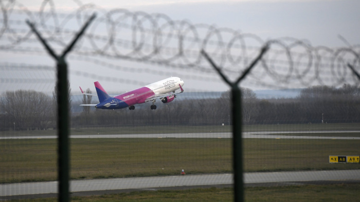 Koronavírus – A Wizz Air már 13 milliárd forintos kárral számol