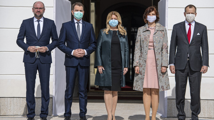 Egyszerre vicces és megrendítő fotó az új szlovák kormány alakulásáról
