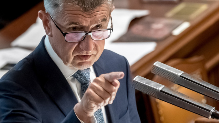 A cseh kormányfő keményebb hangra vált Brüsszellel szemben