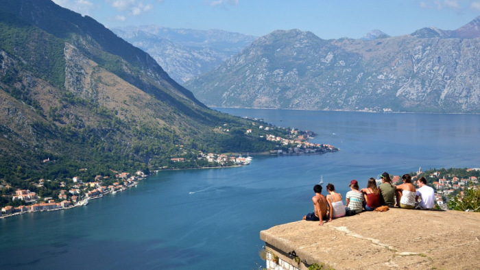 Montenegróban minden nyolcadik fertőzött turista