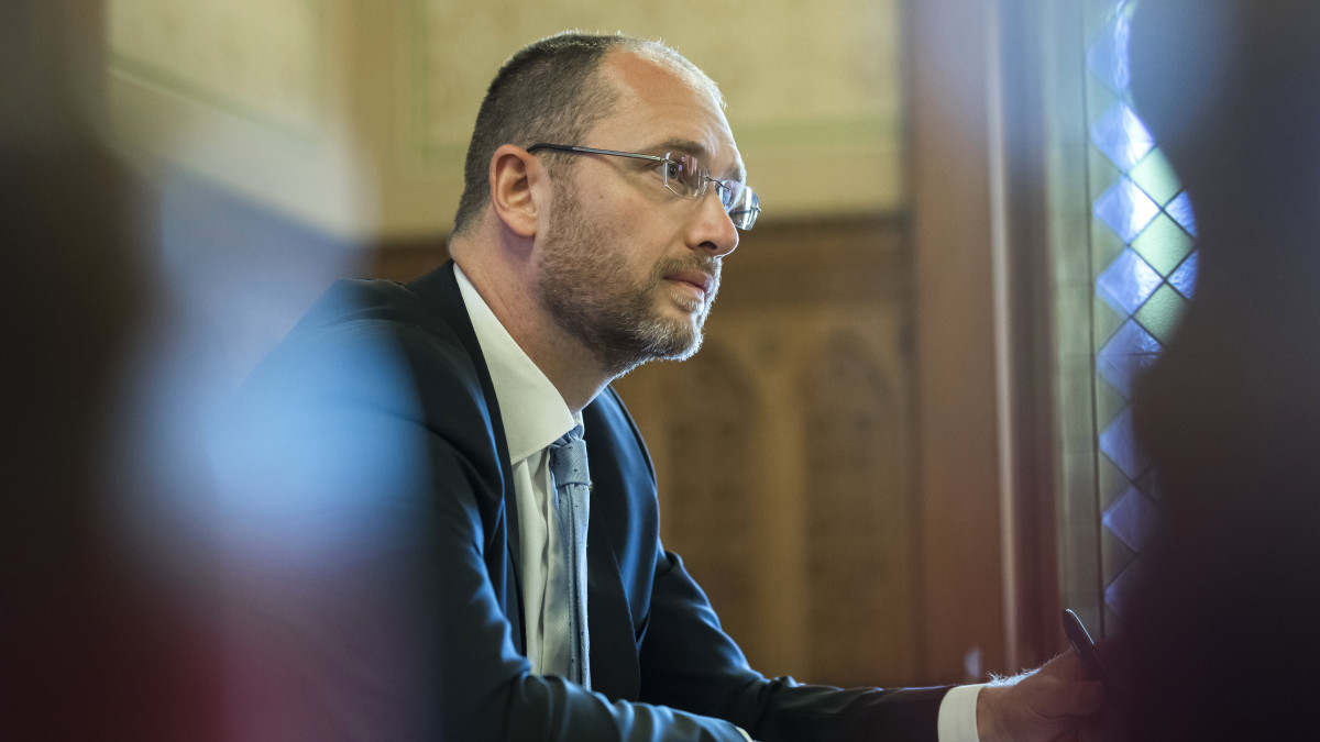 Kandrács Csaba, a Magyar Nemzeti Bank pénzügyi szervezetek felügyeletéért felelős ügyvezető igazgatója, a jegybank alelnökjelöltje meghallgatásán az Országgyűlés gazdasági bizottságának ülésén a Parlament Tisza Kálmán termében 2019. szeptember 30-án.