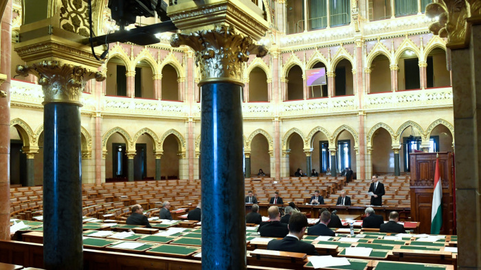 Szavazásdömping jön a parlamentben