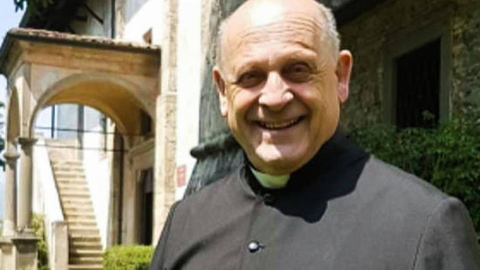 Lemondott lélegeztetőgépéről egy olasz pap, hogy megmentsen egy fiatalt