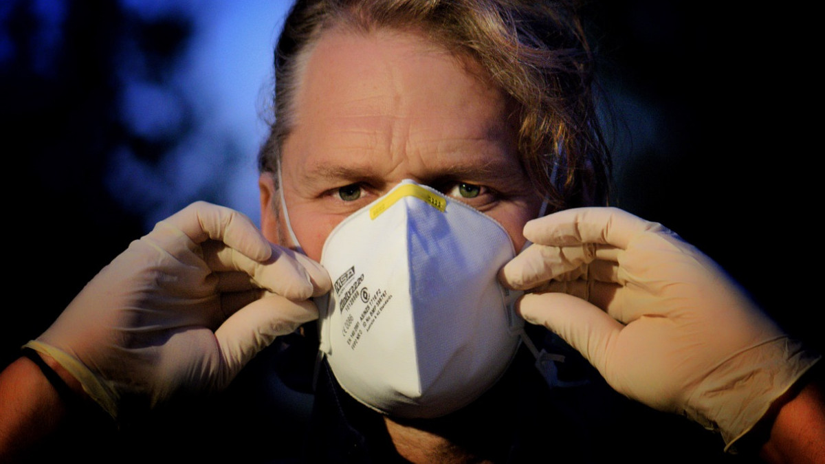 Százezer használhatatlan maszkot kaptak a belgák Kolumbiából
