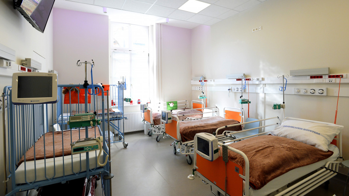 Kórterem a Semmelweis Egyetem I. sz. Gyermekgyógyászati Klinika sürgősségi osztályán az átadás napján, 2019. március 28-án.