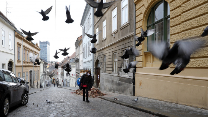 Horvátországban júniusig is eltarthatnak a korlátozások, Csehországban lassulni látszik a járvány