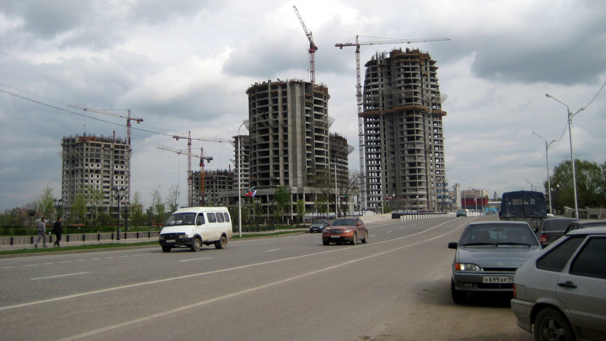 Építkezés a csecsenföldi Groznij köpontjában. Képünk illusztráció a Külpolitikai Szerkesztőség Groznij újjáépült, és szebb, mint valaha című riportjához.