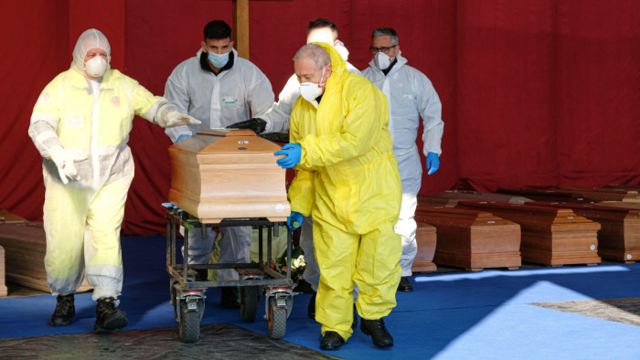Rossz hír jött Olaszországból, ismét kétszáz fölött a halottak száma