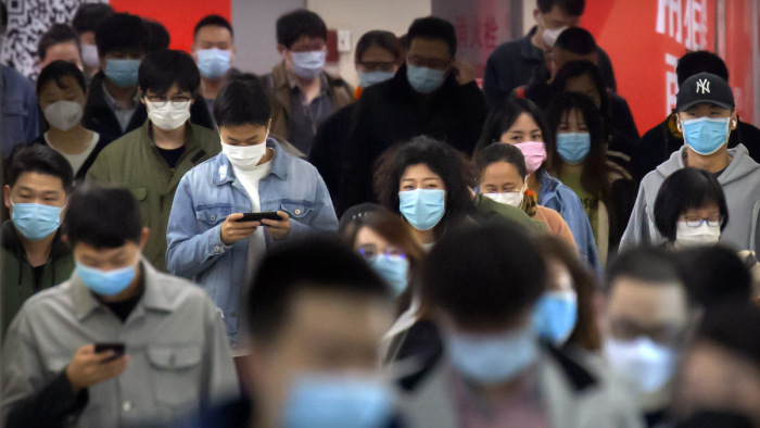 Kínában az élet újraindulásával nőtt a fertőzöttek száma is