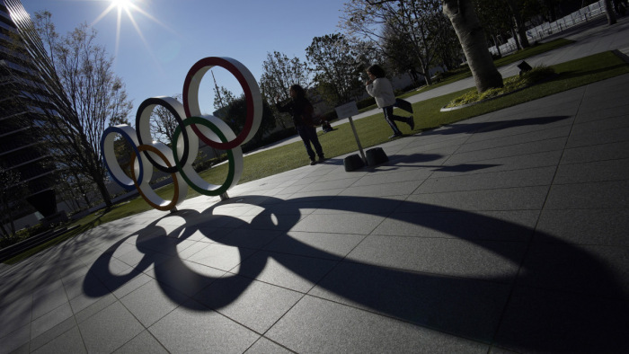 Kenőpénz elfogadásával vádolják a tokiói olimpia fontos emberét