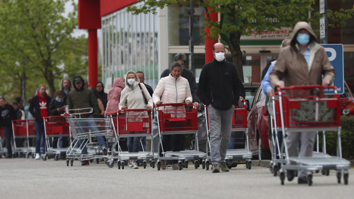 Bajorországban kötelező lenne a kockázatos területekről hazatérők tesztelése