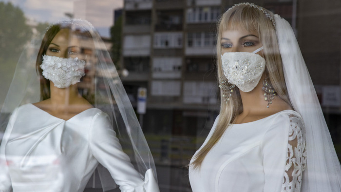 Új szlovák módi: menyasszonytánc szájmaszkban
