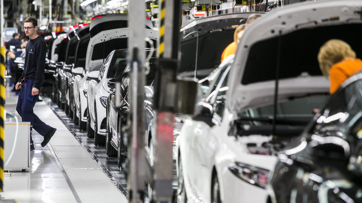 A Mercedes-Benz kecskeméti gyára 2020. március 13-án. A városban 50 milliárd forintos beruházást valósít meg a német autógyártó cég.