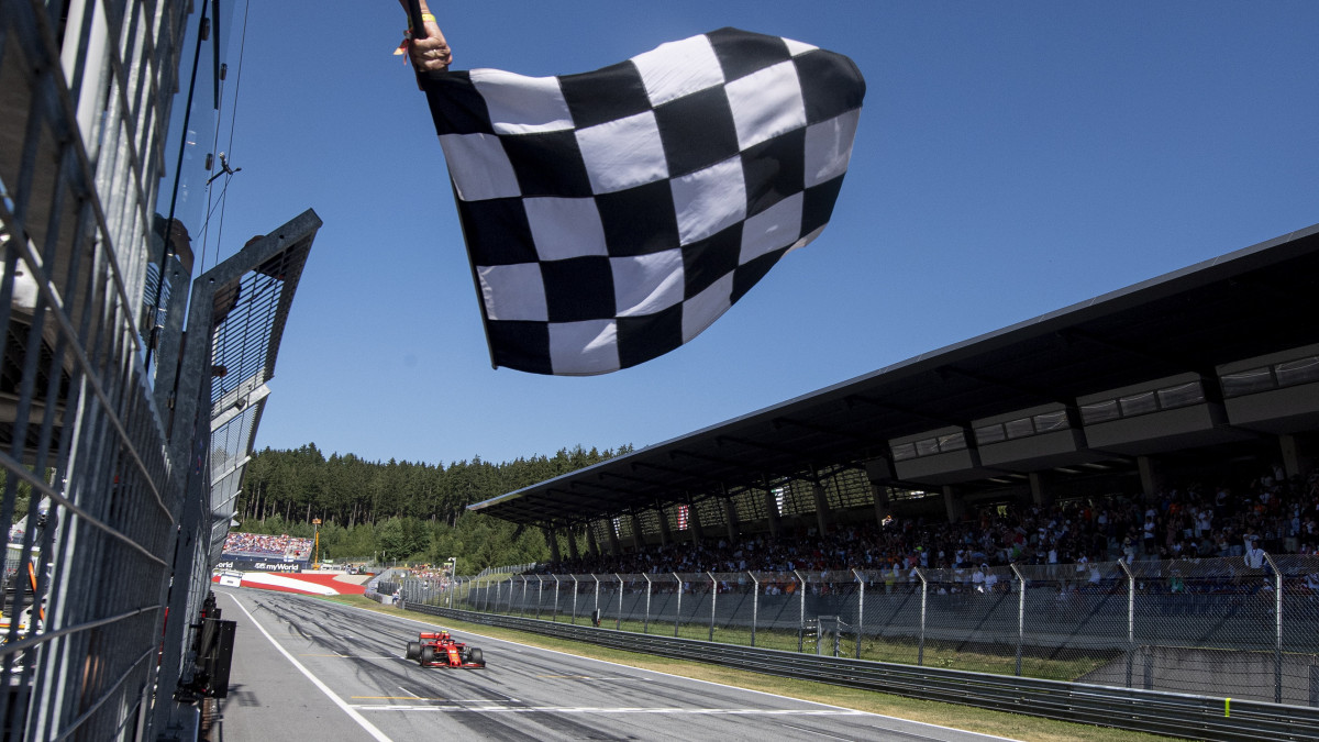 2019. június 30-i képen Charles Leclerc, a Ferrari monacói versenyzője másodikként ér célba a Forma-1-es autós gyorsasági világbajnokság Osztrák Nagydíján, a spielbergi pályán. A szervezők 2020. április 27-én bejelentették, hogy a koronavírus-járvány miatt törölték a június 28-ra kiírt Forma-1-es Francia Nagydíjat. Az autós gyorsasági világbajnokság idénye el sem kezdődött, és a francia futam már a tizedik, amelyre a fertőzés terjedése és a bevezetett korlátozó intézkedések miatt nem kerülhet sor.  A Francia Nagydíj után a július 5-i Osztrák Nagydíj következne.