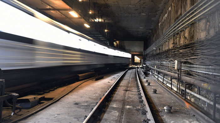 Elképesztő képsorokat rögzített a kamera az Erzsébet téri metrófelújításon - videó