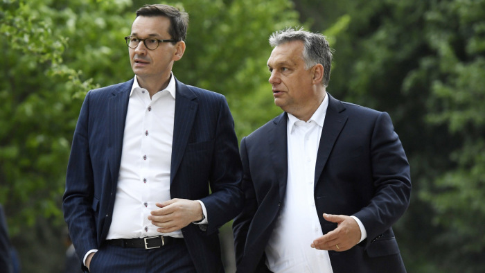 Nemzeti ünnepükön köszöntötte a lengyeleket Orbán Viktor