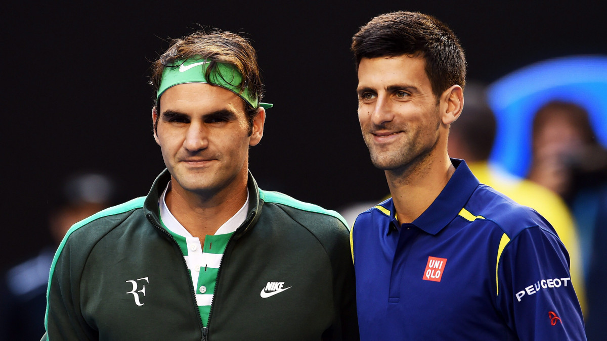 Melbourne, 2016. január 28.A svájci Roger Federer (b) és a szerb Novak Djokovic az ausztrál nyílt teniszbajnokság férfi egyesének elődöntőjében játszott mérkőzésük előtt Melbourne-ben 2016. január 28-án. (MTI/EPA/Filip Singer)