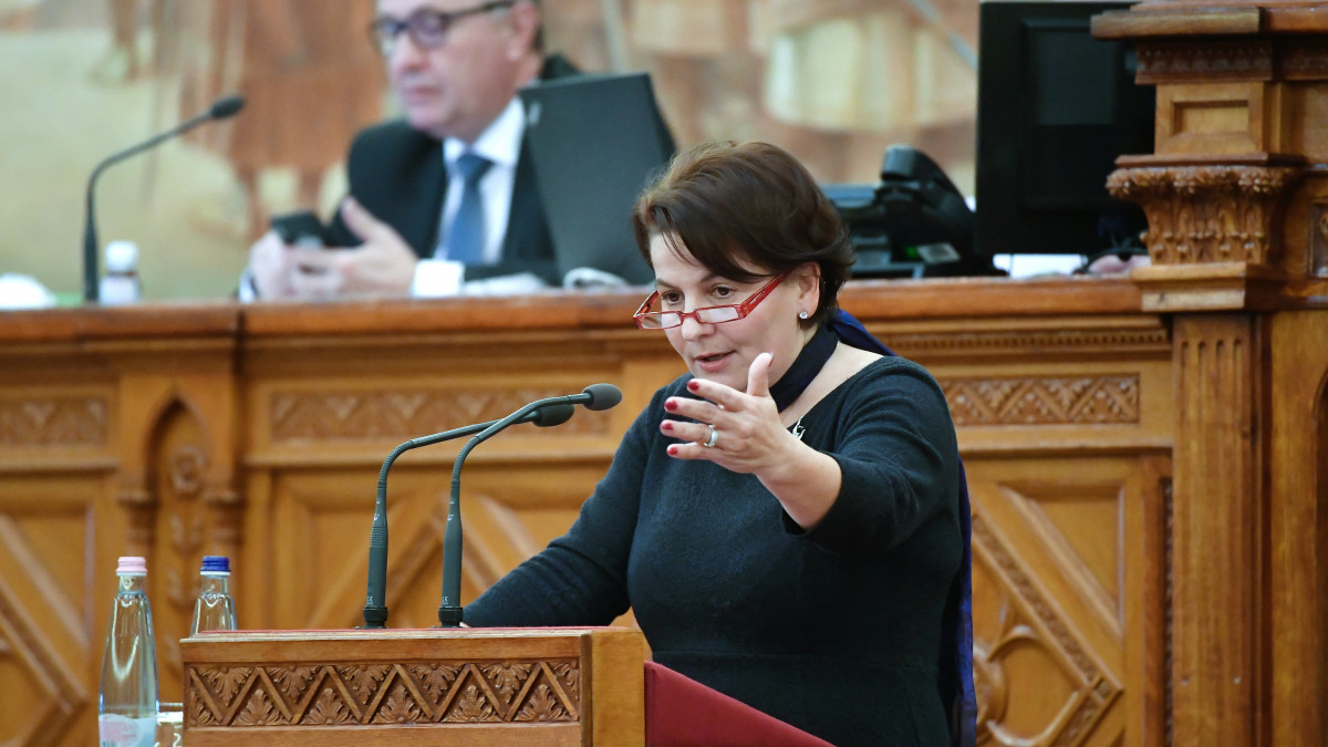 Varga-Damm Andrea jobbikos képviselő felszólal a koronavírus elleni védekezésről szóló törvénytervezet általános vitáján az Országgyűlés plenáris ülésén 2020. március 24-én.