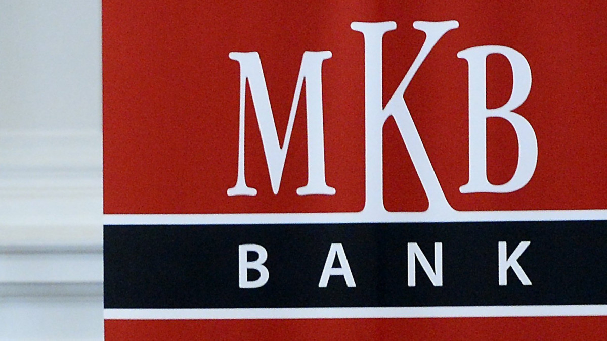 Balog Ádám, az MKB Bank vezérigazgatója beszédet mond a nehéz körülmények között élő tehetséges gyermekek támogatására alapított MKB-ösztöndíj átadásán az MKB Bank budapesti székházában 2018. október 25-én.