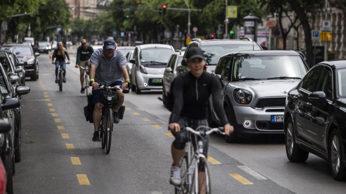 BKK: naponta 2500-3000-en használják az új budapesti kerékpársávokat