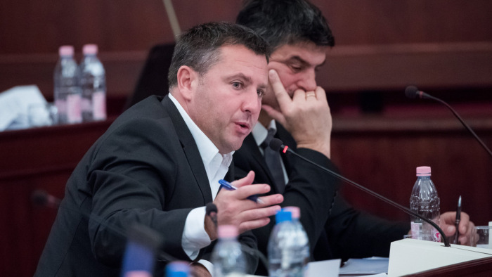 A Fidesz nélkül kezdi meg munkáját a Schadl György ingatlanügyeit vizsgáló fővárosi bizottság