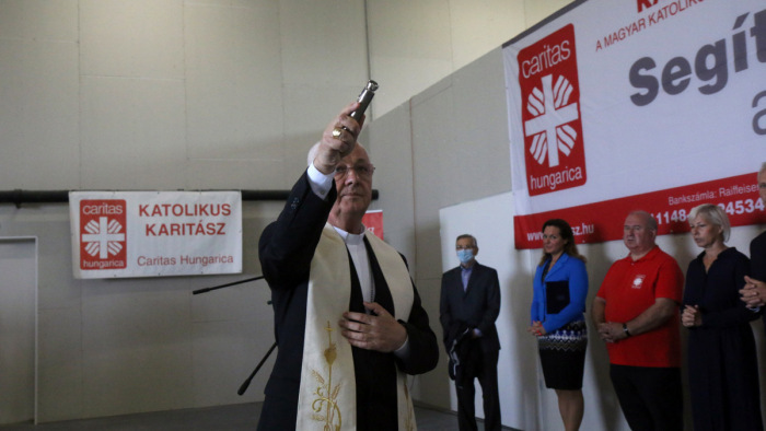 Új logisztikai központot avatott a Katolikus Karitász