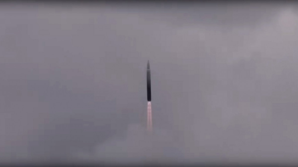 Oroszország, 2018. július 19.Az orosz védelmi minisztérium hivatalos YouTube-csatornáján 2018. július 19-én közreadott, videofelvételről készített kép: manőverező robotrepülőgépet indít az orosz Avangard hiperszonikus hadászati rakétarendszer egy oroszországi helyszínen. A védelmi tárca szerint a közeljövőben megkezdődik az Avangard-rendszer sorozatgyártása. (MTI/EPA/Orosz védelmi minisztérium) *** Local Caption *** 54500530