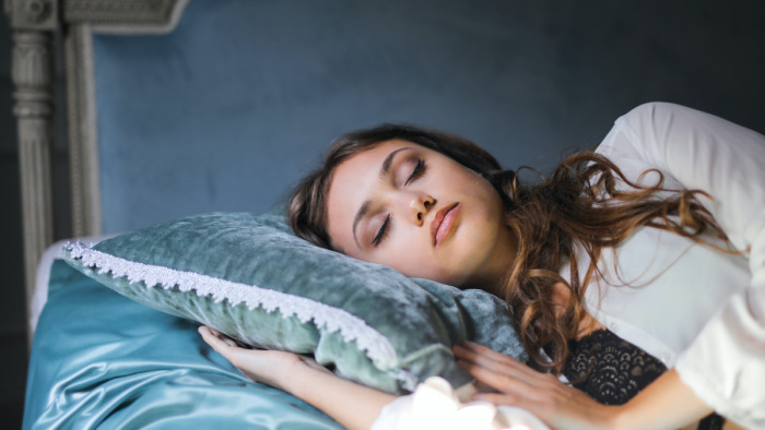 Kevesebbet és rosszabbul alszunk, mint korábban