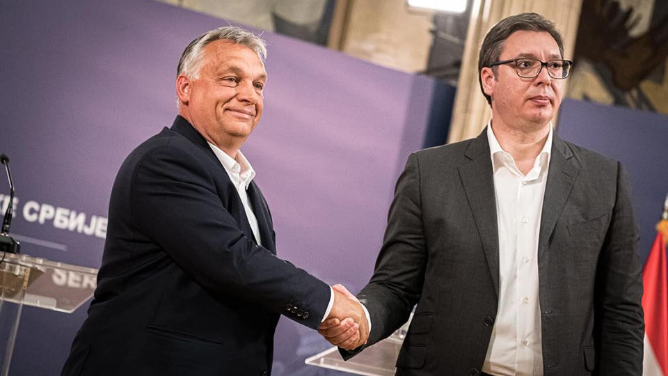 Ezzel a fotóval gratulált Orbán Viktor a szerb elnöknek