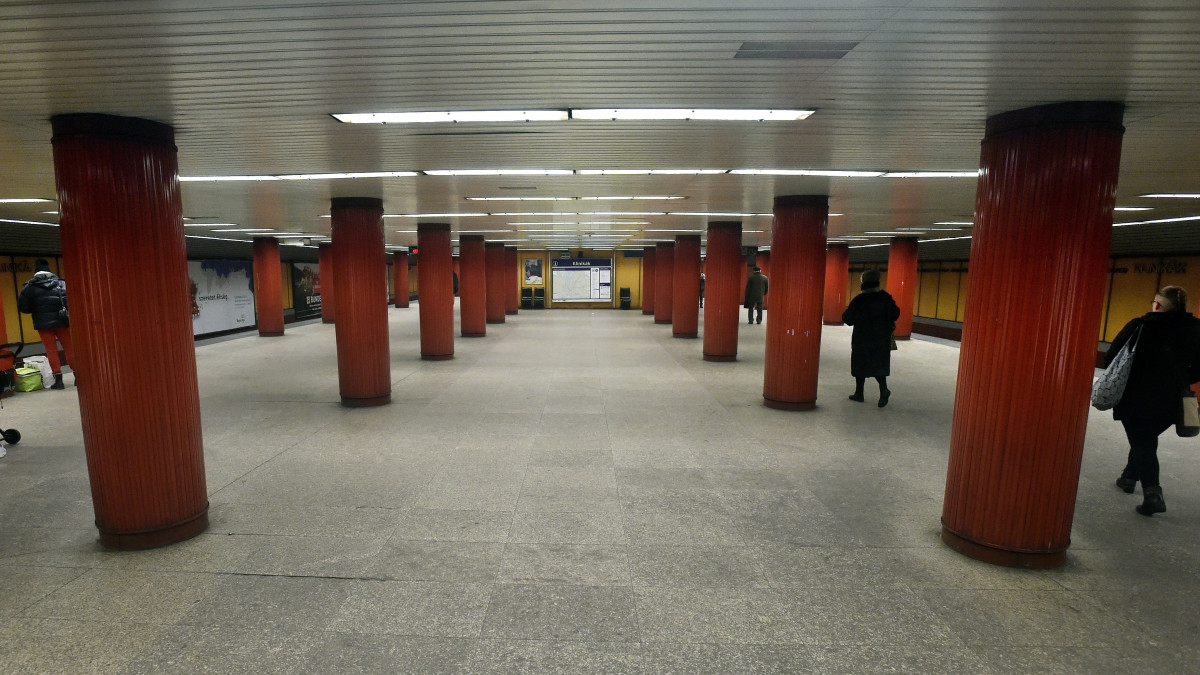A 3-as metróvonal Klinikák állomása 2017. január 10-én.