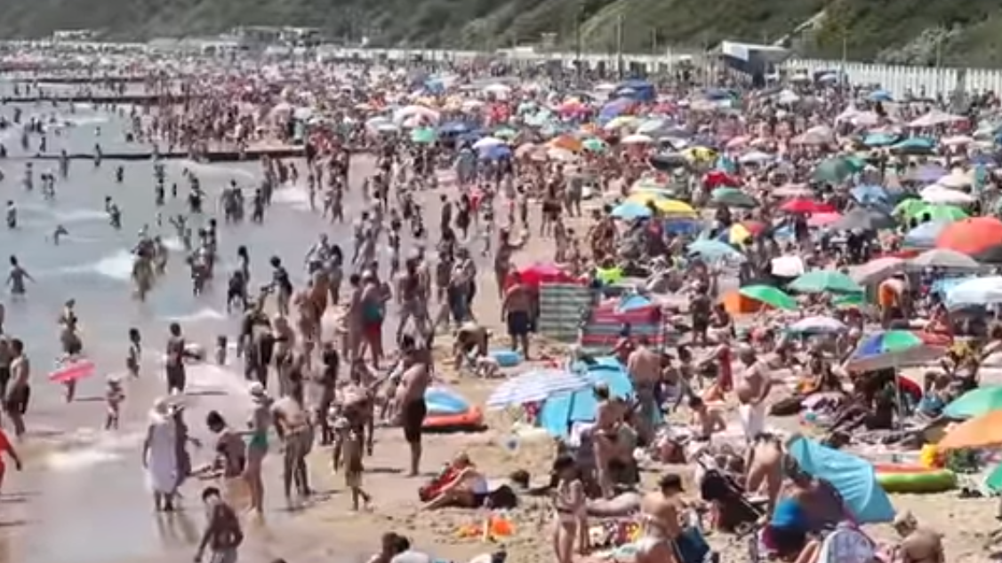 Vészharang: tele vannak a brit tengerpartok szemetelő emberekkel - videó