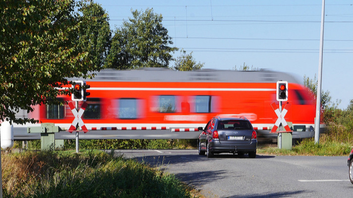 Gázolt a vonat, áll a forgalom Pilisvörösvár és Piliscsaba között