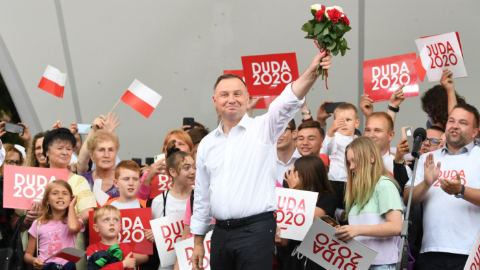 Több mint tíz százalékkal nyert Andrzej Duda