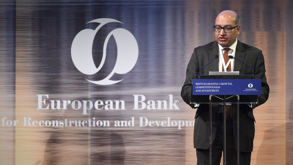Suma Chakrabarti, az Európai Újjáépítési és Fejlesztési Bank (European Bank for Reconstruction and Development - EBRD) elnöke beszédet mond az EBRD konferenciáján a Pesti Vigadóban 2016. november 10-én.